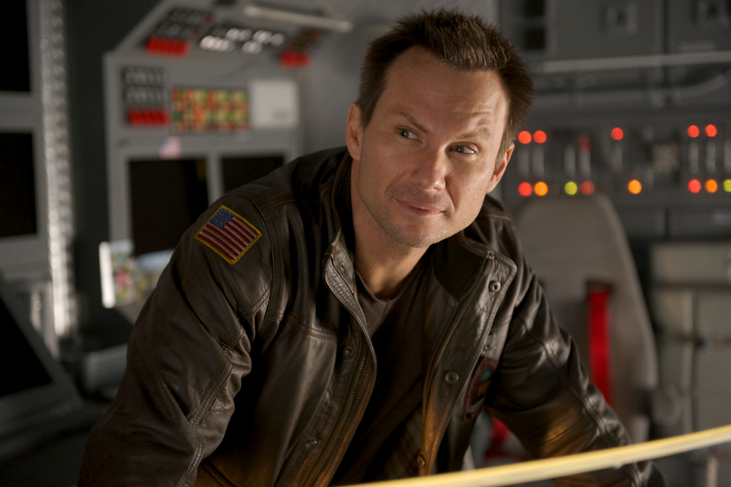 Illustration for article titled Clip makes Christian Slater's Stranded look like The Thing meets Moon